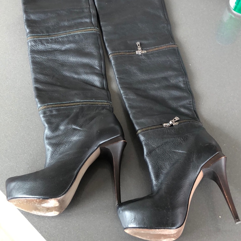 ⭐️ Delisting soon ⭐️Max Azria leather boots - Picture 4 of 7
